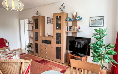 Karsten: Propiedad, Mueble, Planta, Mesa, Marco, Planta De Casa, Madera, Silla, Maceta, Sofá