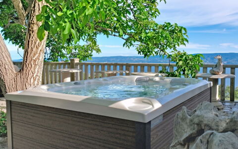 Villa Jolie Amazing Stone: Bañera, Arreglo De Tubería, Material Compuesto, Jacuzzi, Piscina, Ocio, Cubierta, Recurso, Mueble Para Exteriores