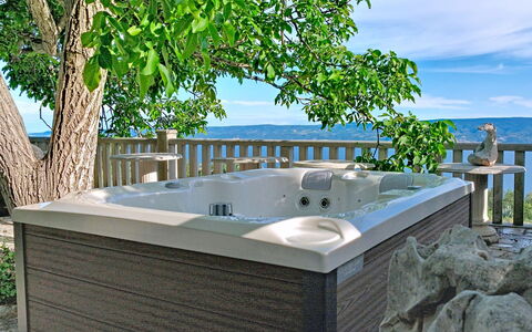 Villa Jolie Amazing Stone: Bañera, Arreglo De Tubería, Jacuzzi, Ocio, Mueble Para Exteriores, Piscina, Cubierta, Silla, Recurso