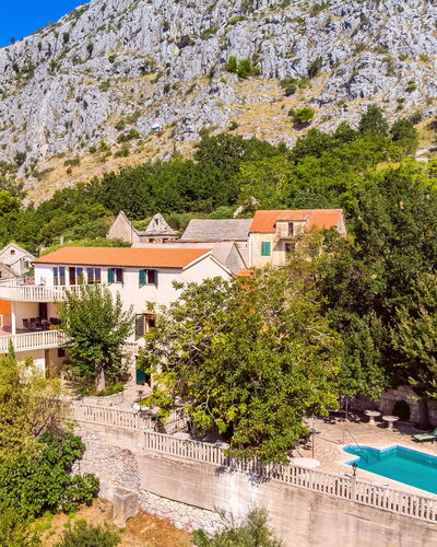 Villa Jolie Amazing Stone
