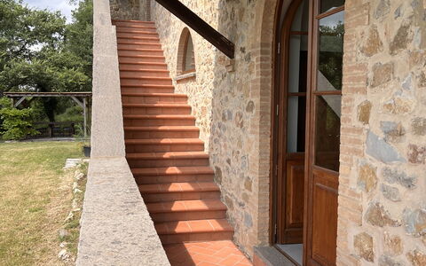Villa Monticello: Propiedad, Planta, Madera, Edificio, Cielo, Sombra, Enladrillado, Ladrillo, Escalera