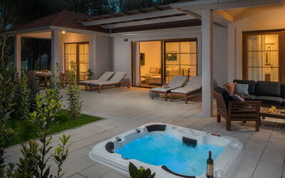 Alojamiento:&nbsp;Luxury Bay Villa with Private Hot Tub 313.1