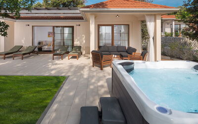 Alojamiento:&nbsp;Luxury Bay Villa with Private Hot Tub 313.1