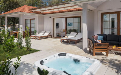 Alojamiento:&nbsp;Luxury Bay Villa with Private Hot Tub 313.3