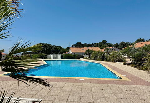 Pornic 560: Azul, Agua, Piscina, Recurso, Sombra, Ocio, Paisajismo, Fuente De Agua, Zona Tropical, Mueble Para Exteriores