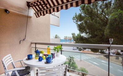 Cagnes-Sur-Mer 177: Nube, Cielo, Tiempo De Día, Propiedad, Agua, Edificio, Planta, Azur, Diseño Urbano, Espacio Publico