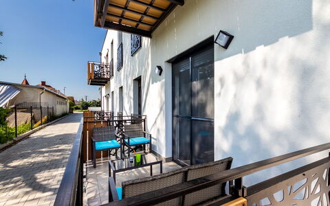 Anastasia: Nube, Cielo, Tiempo De Día, Propiedad, Agua, Edificio, Planta, Azur, Diseño Urbano, Espacio Publico