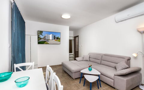 Anastasia: Nube, Cielo, Tiempo De Día, Propiedad, Agua, Edificio, Planta, Azur, Diseño Urbano, Espacio Publico