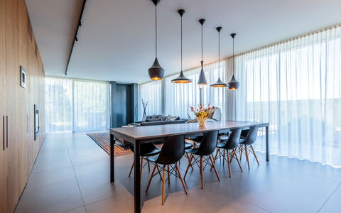 Villa Dalia Venezia: Mesa, Mueble, Madera, Diseño De Interiores, Silla, Piso, Suelo, Madera Dura, Techo, Cocina
