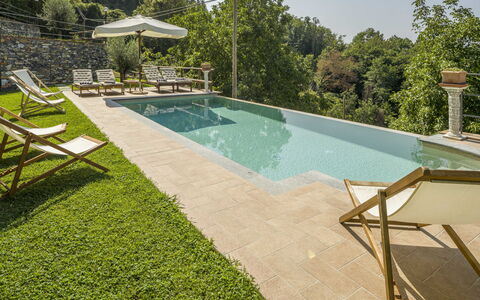 Casa Aurora - Recco, Liguria: Agua, Propiedad, Planta, Piscina, Árbol, Mueble Para Exteriores, Sombra, Cielo, Hierba, Edificio