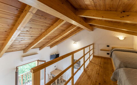 Casa Aurora - Recco, Liguria: Edificio, Ventana, Madera, Casa, Diseño De Interiores, Manchas De Madera, Árbol, Suelo, Piso, Madera Dura