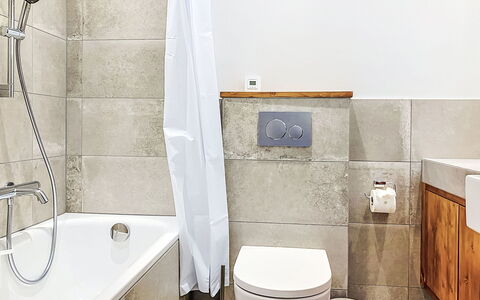 Champex 220: Asiento Del Baño, Arreglo De Tubería, Baño, Baño, Piso, Diseño De Interiores, Suelo, Plomería, Grifo, Loseta