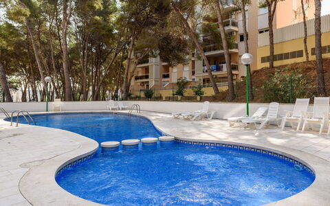 Uolas: Departamento, Condominio, Piscina, Sombra, Mueble Para Exteriores, Recurso, Balcón, Hotel, Ciudad De Vacaciones
