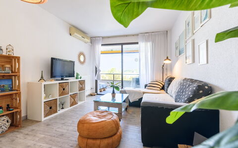 Uolas: Mueble, Diseño De Interiores, Sofá, Madera, Sala, Piso, Techo, Habitación, Departamento, Encendiendo