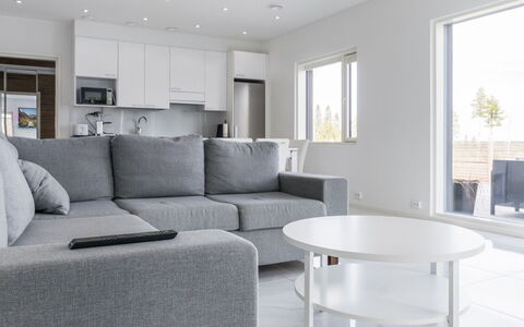 Villa Hirvas: Mueble, Diseño De Interiores, Piso, Suelo, Mesa, Techo, Cocina Y Comedor Mesa, Encendiendo, Silla, Casa