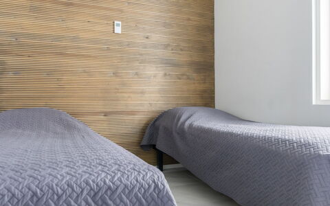 Villa Hirvas: Mueble, Diseño De Interiores, Piso, Suelo, Mesa, Techo, Cocina Y Comedor Mesa, Encendiendo, Silla, Casa