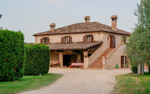 Villa Pagannoni: Planta, Cielo, Edificio, Ventana, Casa, Árbol, Cabaña, Puerta, Hierba