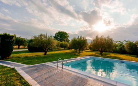 Villa Pagannoni: Nube, Agua, Planta, Cielo, Piscina, Arquitectura, Árbol, Paisaje Natural, Hierba, Ocio