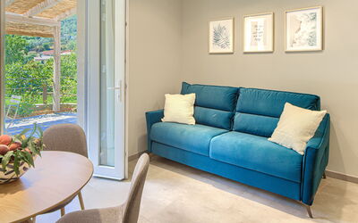 Ulivo - Ground Floor Equipped Suite: Mueble, Sofá, Planta, Azur, Mesa, Madera, Diseño De Interiores, Sala, Almohada, Suelo