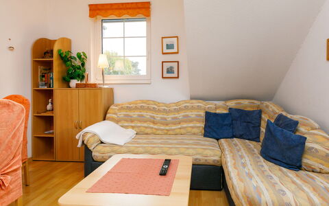 Martin: Mueble, Propiedad, Mesa, Comodidad, Madera, Edificio, Naranja, Diseño De Interiores, Piso, Suelo