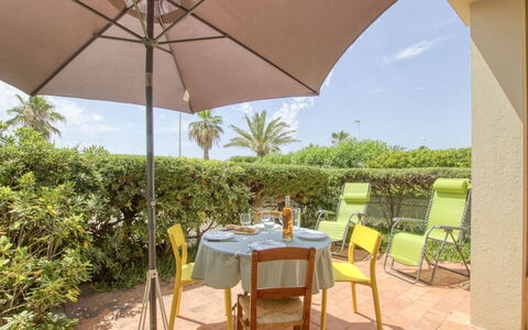 Les Vagues: Cielo, Planta, Mueble, Planta De La Comunidad, Mesa, Paisaje Natural, Silla, El Terreno Del Lote, Mueble Para Exteriores, Árbol