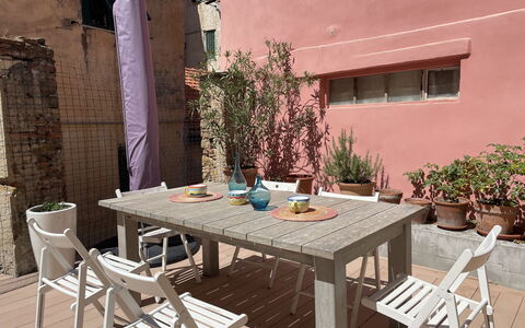 Casa nel Blu: Vajilla, Cielo, Mesa, Propiedad, Planta, Mueble, Edificio, Nube, Vajilla, Taza
