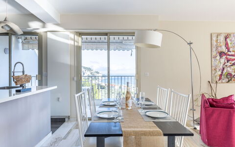 Les Miradors: Mesa, Mueble, Propiedad, Edificio, Silla, Diseño De Interiores, Casa, Suelo, Cocina, Piso