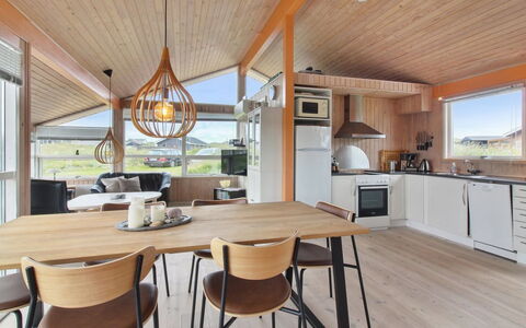 Mitre - 300M from the Sea: Madera, Diseño De Interiores, Techo, Piso, Suelo, Cocina, Mueble, Casa, Manchas De Madera, Madera Dura