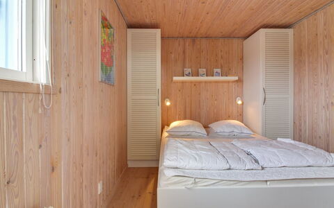 Mitre - 300M from the Sea: Madera, Suelo, Habitación, Piso, Diseño De Interiores, Techo, Cama, Sábana, Habitación, Mueble
