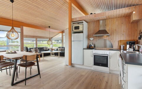 Mitre - 300M from the Sea: Diseño De Interiores, Piso, Mueble, Cocina, Madera, Suelo, Techo, Suelos De Madera, Mostrador, Lámpara