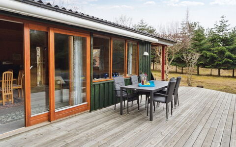 Nada - 200M from the Sea: Mueble, Diseño De Interiores, Piso, Madera, Suelo, Techo, Suelos De Madera, Silla, Mesa, Encendiendo