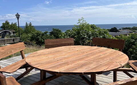 Johanna - 300M from the Sea: Madera, Mueble, Departamento, Habitación, Techo, Manchas De Madera, Silla, Madera Dura, Barniz, Maderas