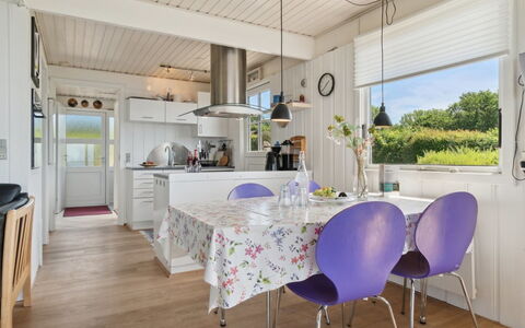 Eliene - 400M from the Sea: Mueble, Diseño De Interiores, Piso, Techo, Madera, Lámpara, Cocina, Suelo, Casa, Silla