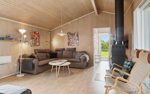 Isto - 250M from the Sea: Madera, Piso, Mueble, Diseño De Interiores, Suelo, Techo, Casa, Sala, Suelos De Madera, Habitación
