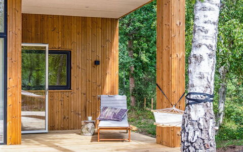 Tinja - 900M from the Sea: Mueble, Diseño De Interiores, Piso, Madera, Suelo, Techo, Suelos De Madera, Silla, Mesa, Encendiendo