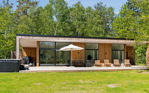 Tinja - 900M from the Sea: Mueble, Diseño De Interiores, Piso, Madera, Suelo, Techo, Suelos De Madera, Silla, Mesa, Encendiendo