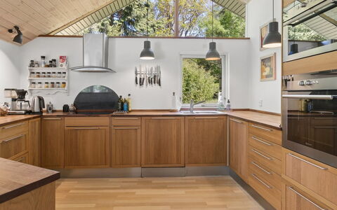 Amina - 1.1Km from the Sea: Cocina, Mostrador, Aparato De Cocina, Mueble, Diseño De Interiores, Madera, Piso, Gabinetes, Electrodoméstico, Electrodoméstico