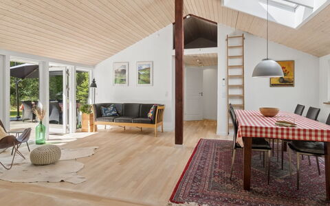 Amina - 1.1Km from the Sea: Piso, Diseño De Interiores, Mueble, Madera, Suelo, Techo, Suelos De Madera, Casa, Lámpara, Sala