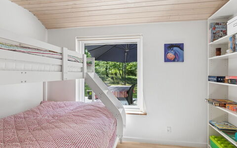 Amina - 1.1Km from the Sea: Diseño De Interiores, Madera, Habitación, Techo, Piso, Suelo, Mueble, Cama, Casa, Habitación