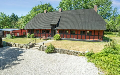 Elvin - 2.7Km from the Sea: Techo, Casa, Puerta, Cabaña, Sombra, Vía Muerta, Yarda, Inmuebles, Patio Interior