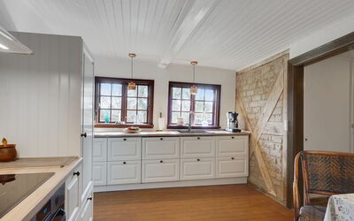 Elvin - 2.7Km from the Sea