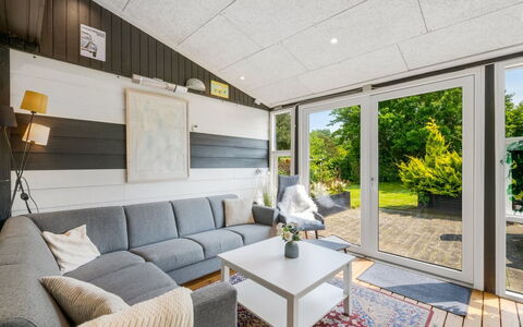 Kjartan - 32M to the Fjord: Madera, Diseño De Interiores, Piso, Techo, Mueble, Suelo, Sofá, Sala, Casa