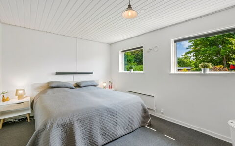 Kjartan - 32M to the Fjord: Diseño De Interiores, Techo, Piso, Suelo, Habitación, Encendiendo, Lámpara, Habitación, Cama, Casa