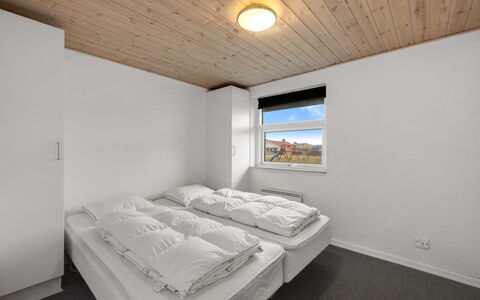 Fietje - 500M to the Fjord: Madera, Habitación, Techo, Cama, Lecho, Sábana, Marco De La Cama, La Luz Del Día, Invierno, Congelación