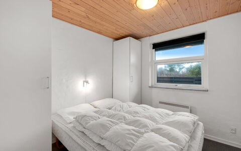 Fietje - 500M to the Fjord: Madera, Techo, Habitación, Cama, Sábana, Lecho, Habitación, Marco De La Cama, Madera Dura, La Luz Del Día