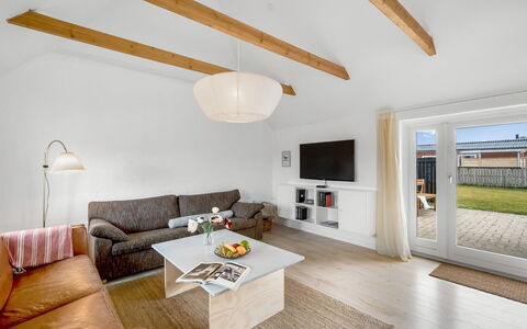 Hermine - from the Sea: Mueble, Diseño De Interiores, Piso, Madera, Sofá, Techo, Suelo, Sala, Mesa, Casa