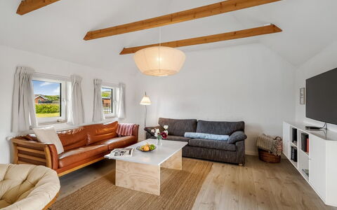 Hermine - from the Sea: Mueble, Diseño De Interiores, Sofá, Piso, Suelo, Madera, Techo, Sala, Habitación, Mesa