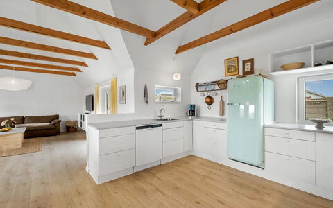 Hermine - from the Sea: Mueble, Cocina, Diseño De Interiores, Piso, Gabinetes, Mostrador, Suelo, Suelos De Madera, Madera, Techo