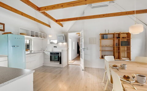 Hermine - from the Sea: Mueble, Cocina, Diseño De Interiores, Piso, Techo, Madera, Suelo, Mostrador, Silla, Cocina Y Comedor Mesa
