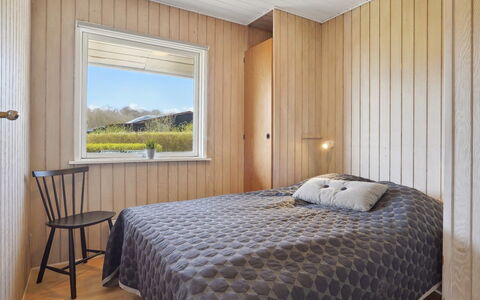 Arnetta - 150M from the Sea: Madera, Techo, Diseño De Interiores, Habitación, Piso, Suelo, Habitación, Cama, Lecho, Madera Dura